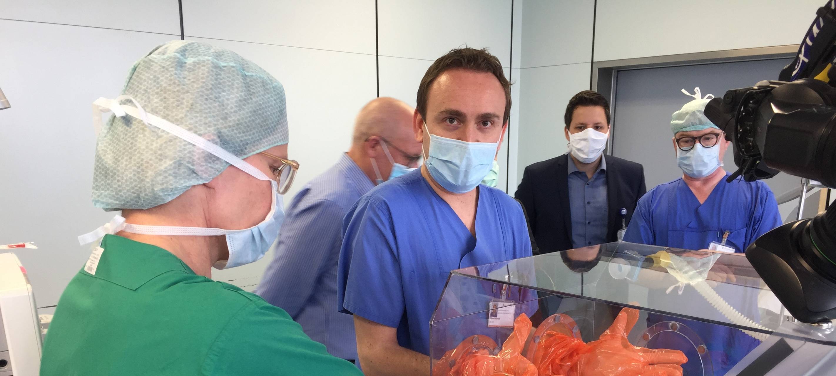 Operationen unter Plexiglas
