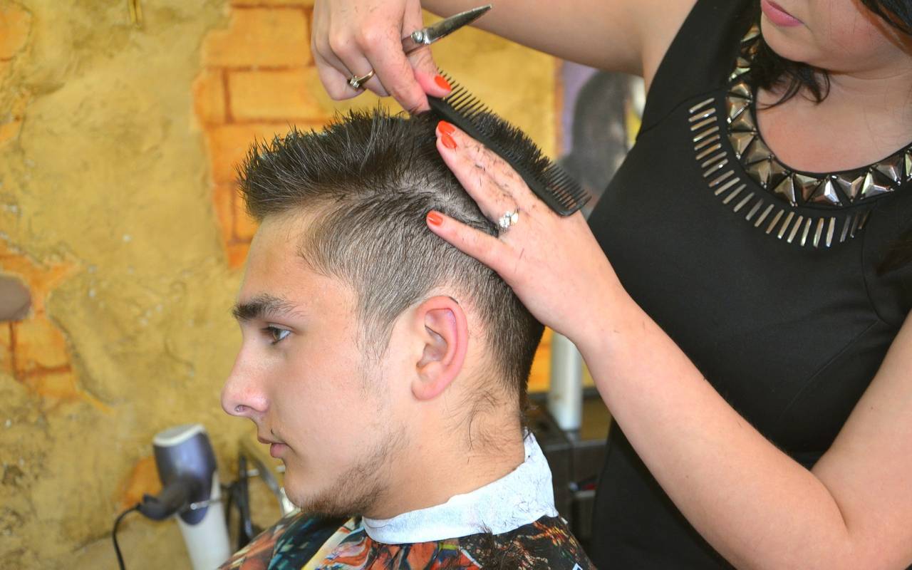Friseure Gut Vorbereitet Haare Schneiden Mit Auflagen Antenne Munster
