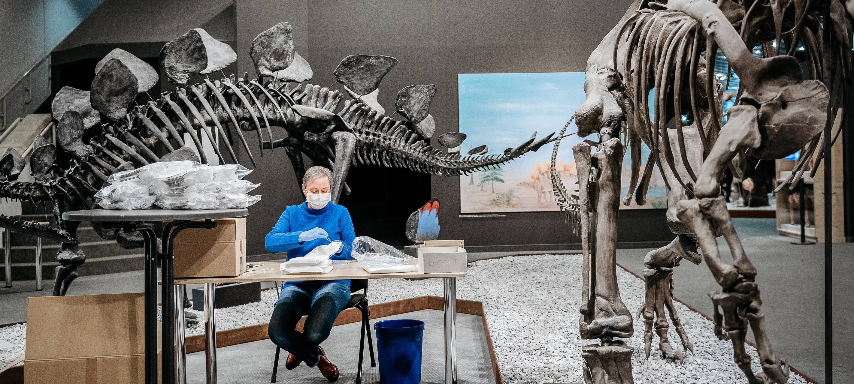 Wenn Museumsmenschen Masken basteln