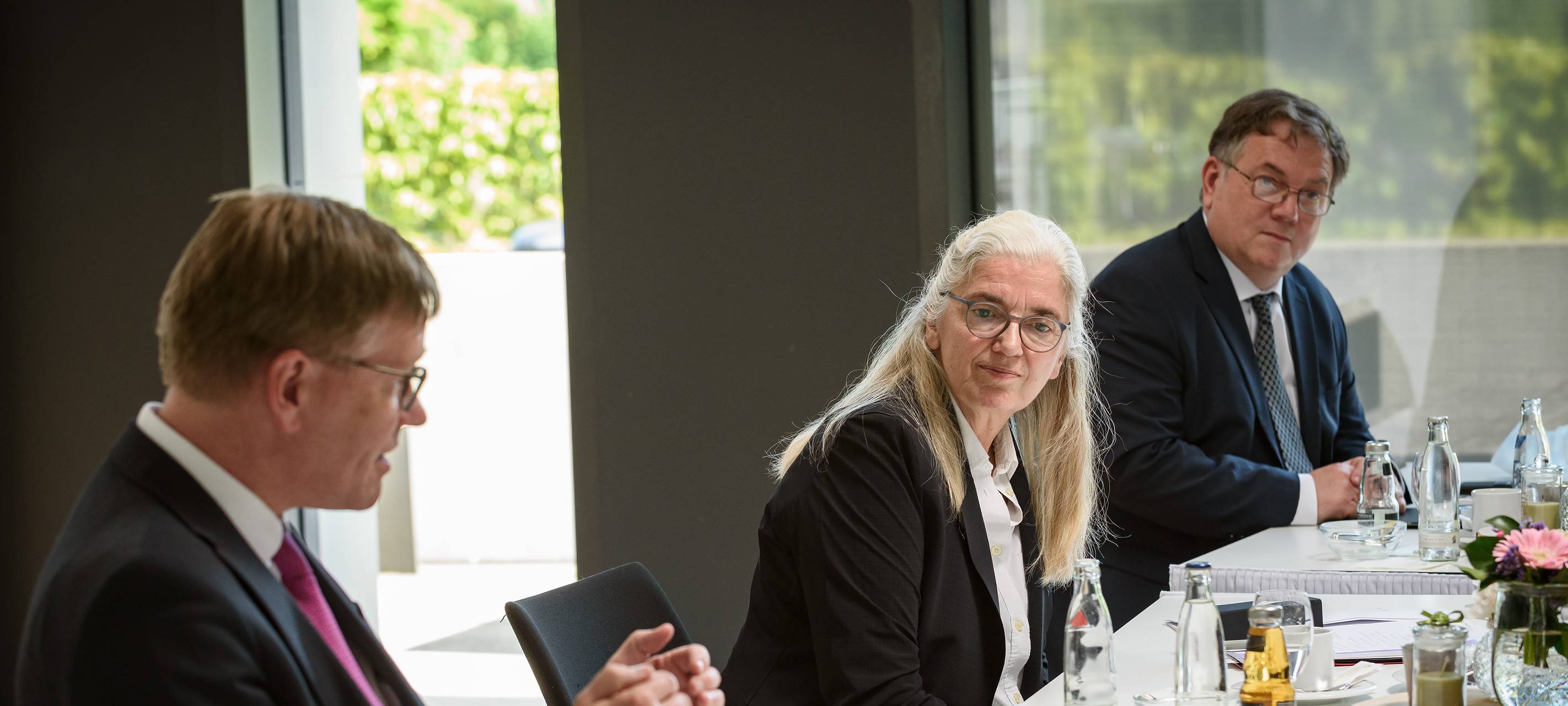 Ministerin lobt Uni für Umgang mit Corona