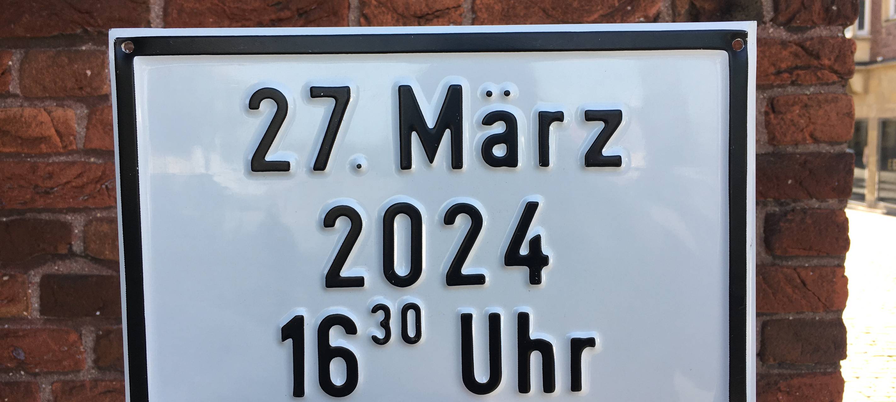 Schilderwechsel am Michaelisplatz