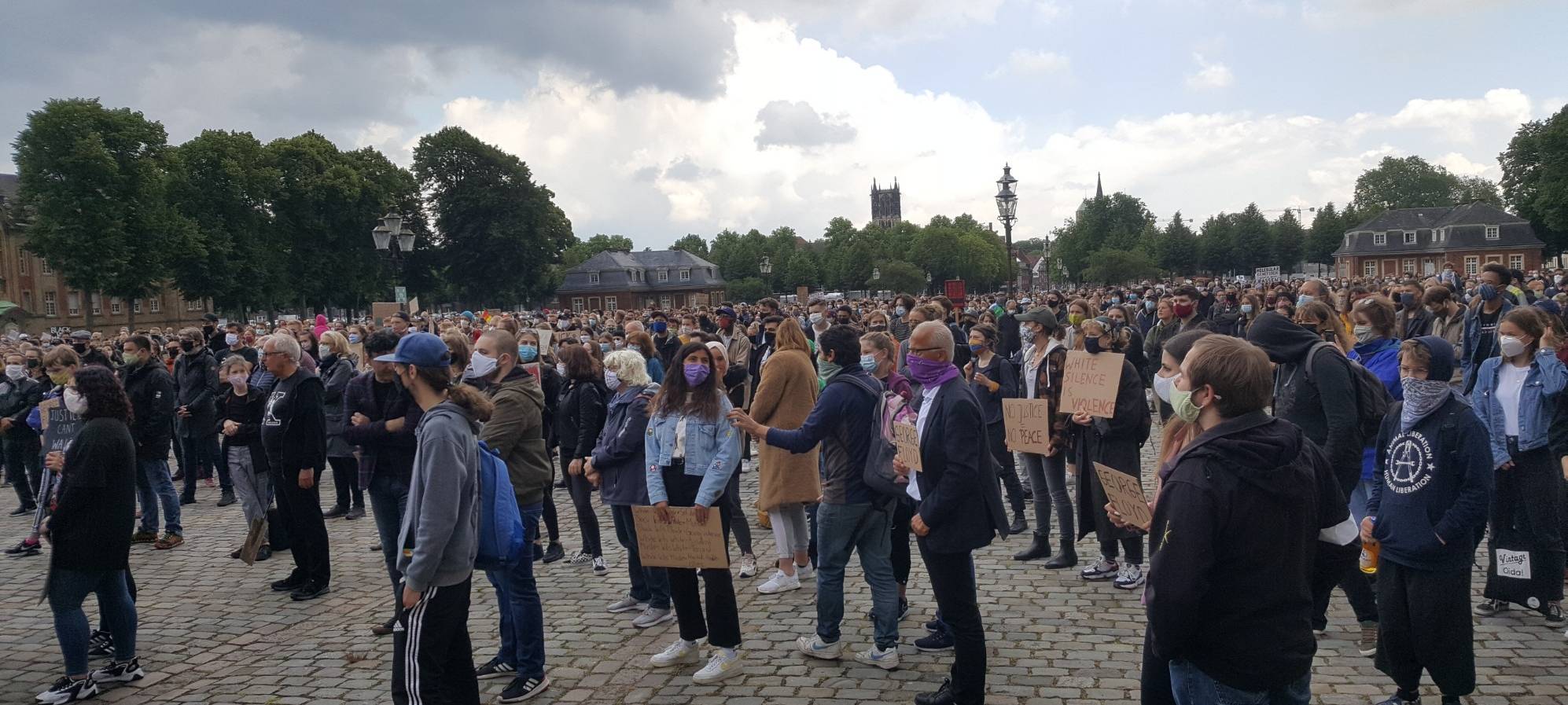 2.000 Menschen bei Anti-Rassismus-Kundgebung