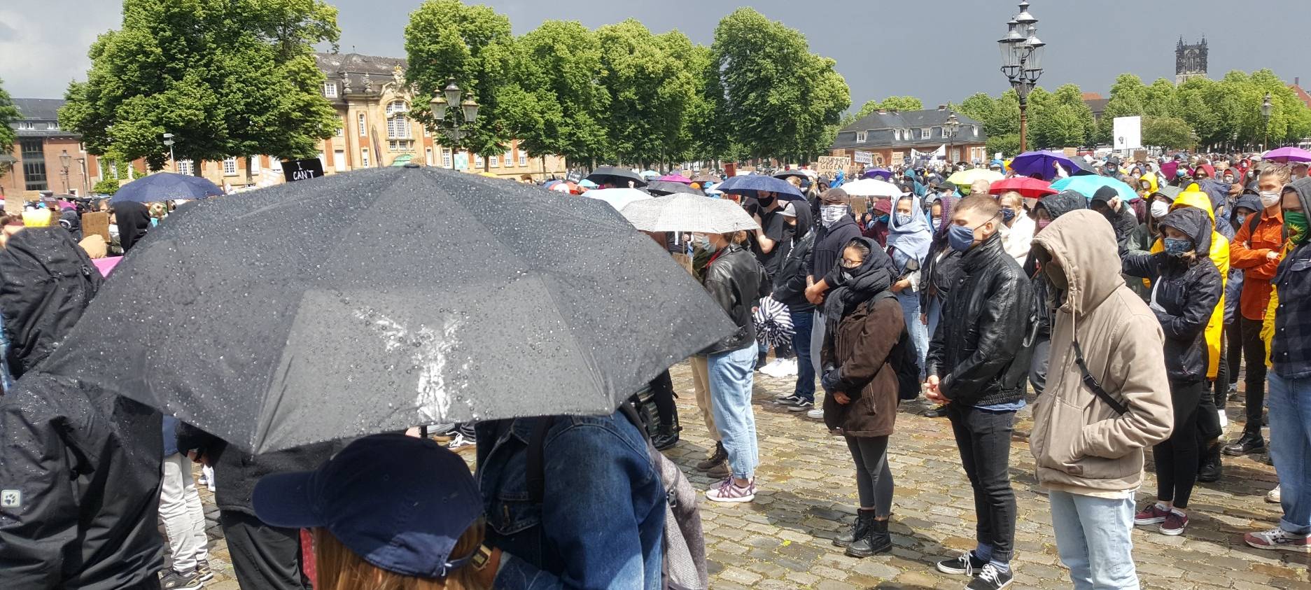 2.000 Menschen bei Anti-Rassismus-Kundgebung
