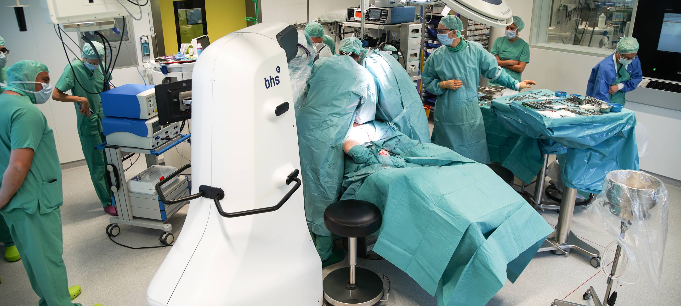 Einzigartiges Operationsmikroskop im Einsatz in der Fachklinik Hornheide