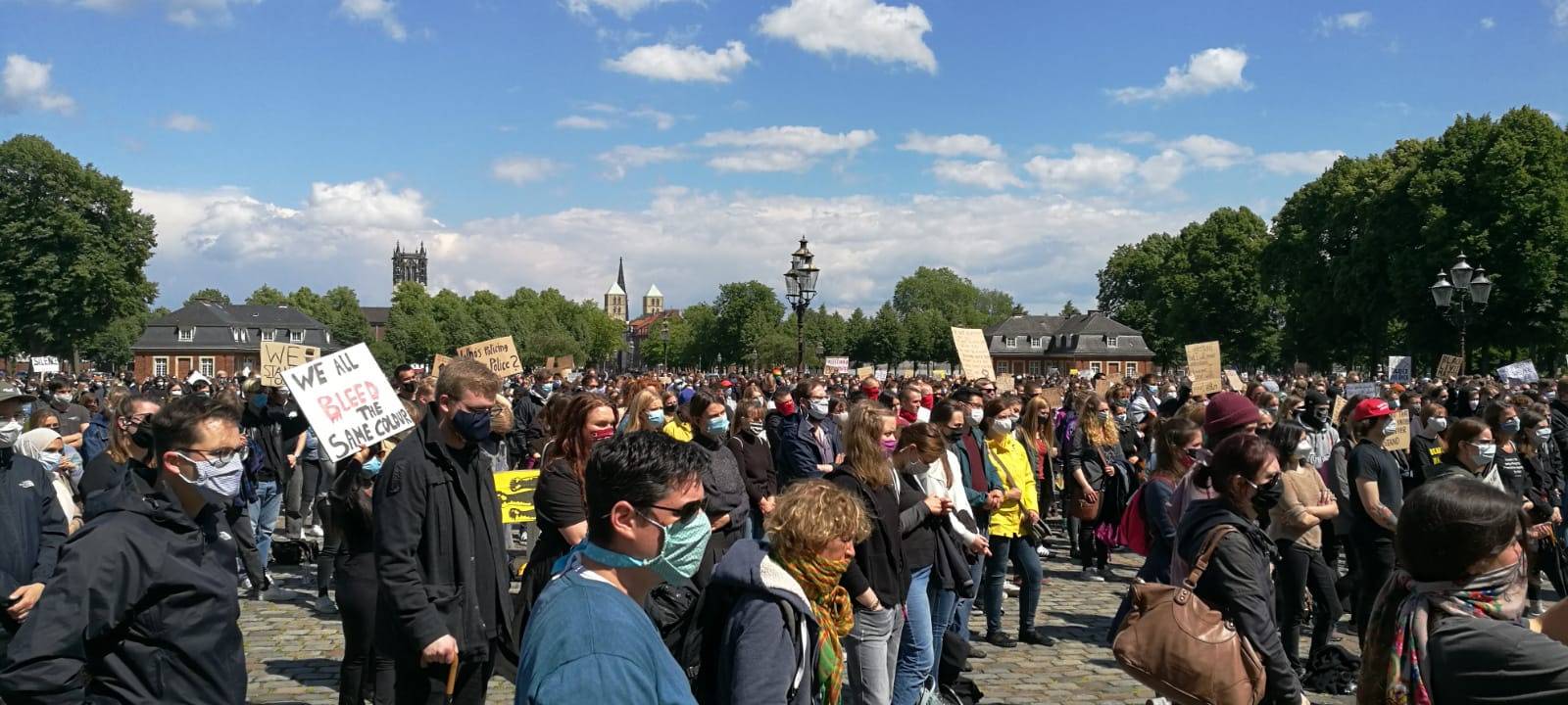 2.000 Menschen bei Anti-Rassismus-Kundgebung