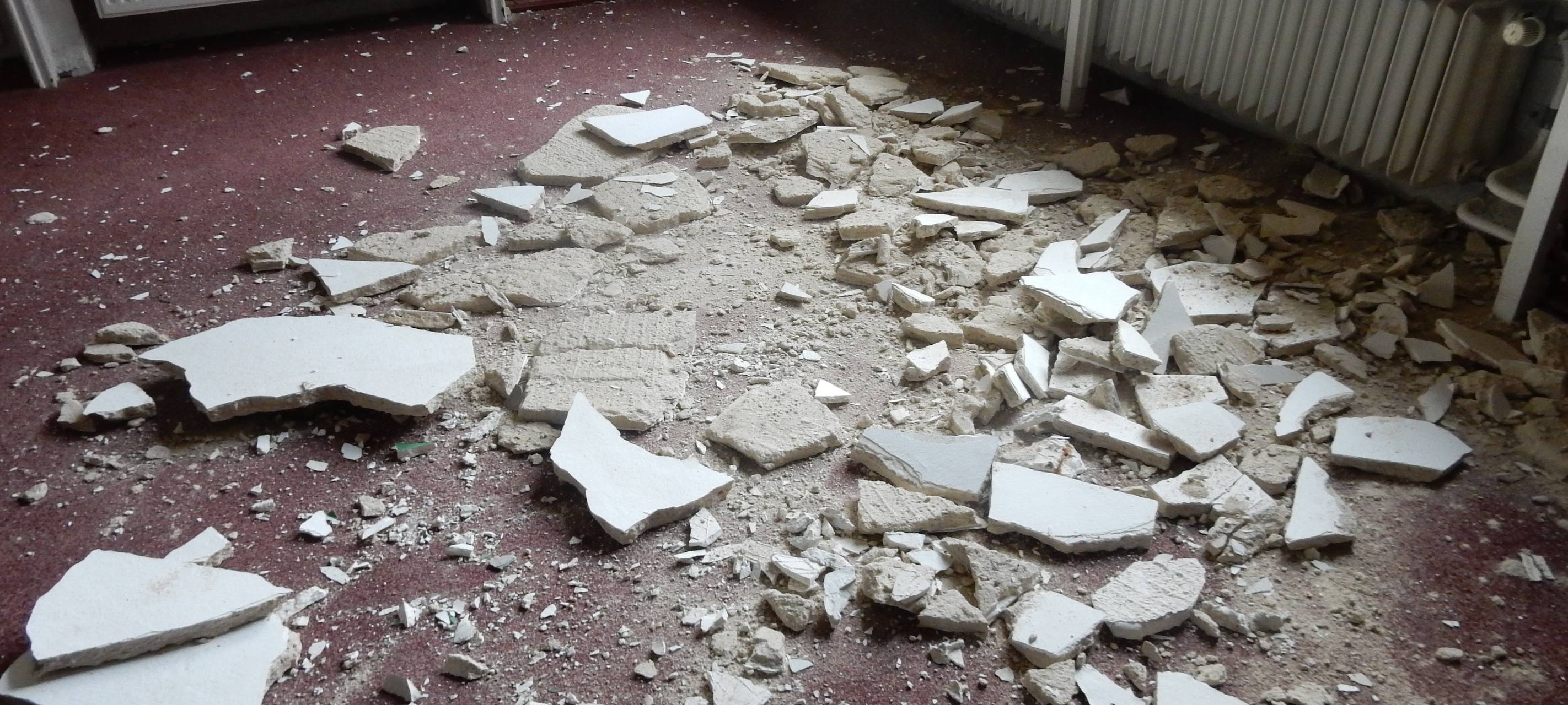 Restauratoren retten Stuckdecke