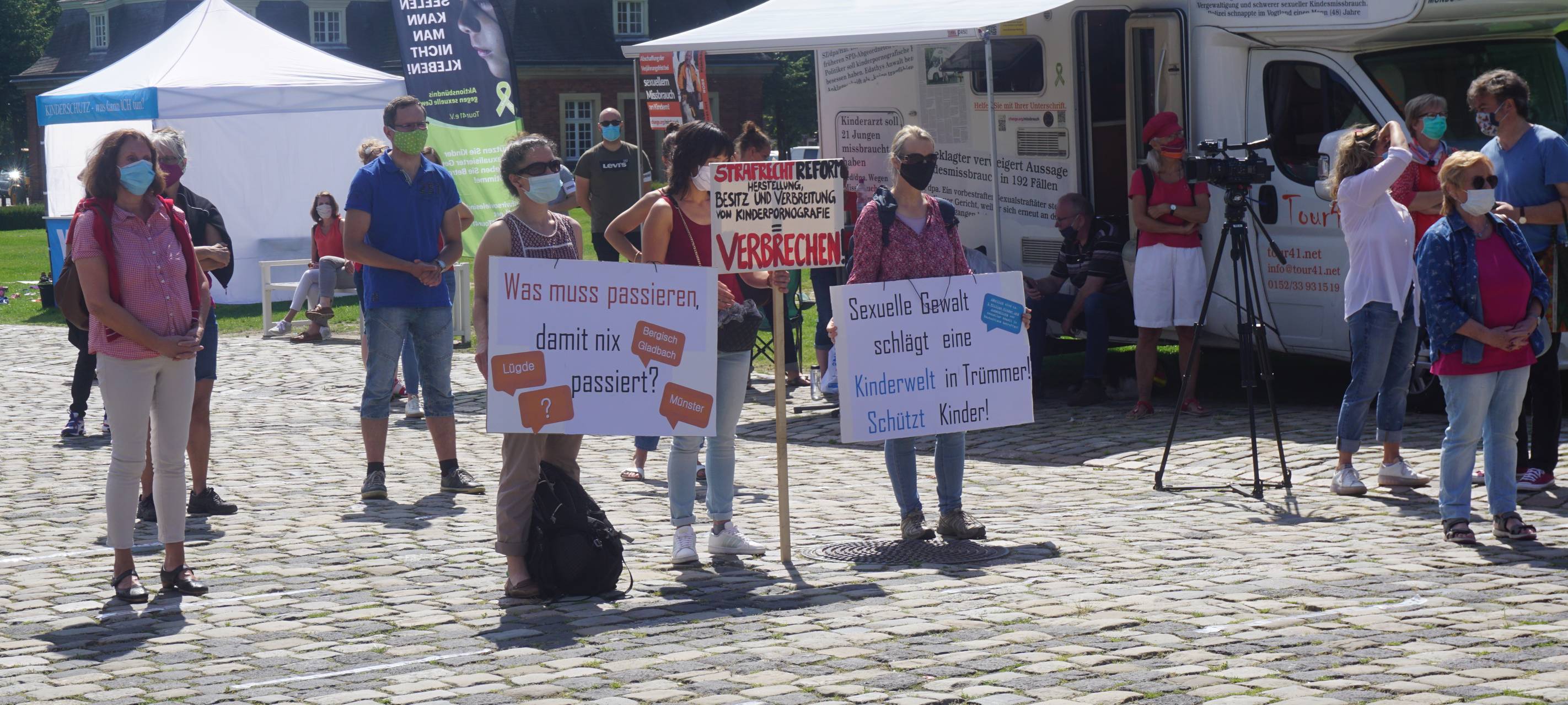 Zwei Demos gegen Kindesmissbrauch in Münster