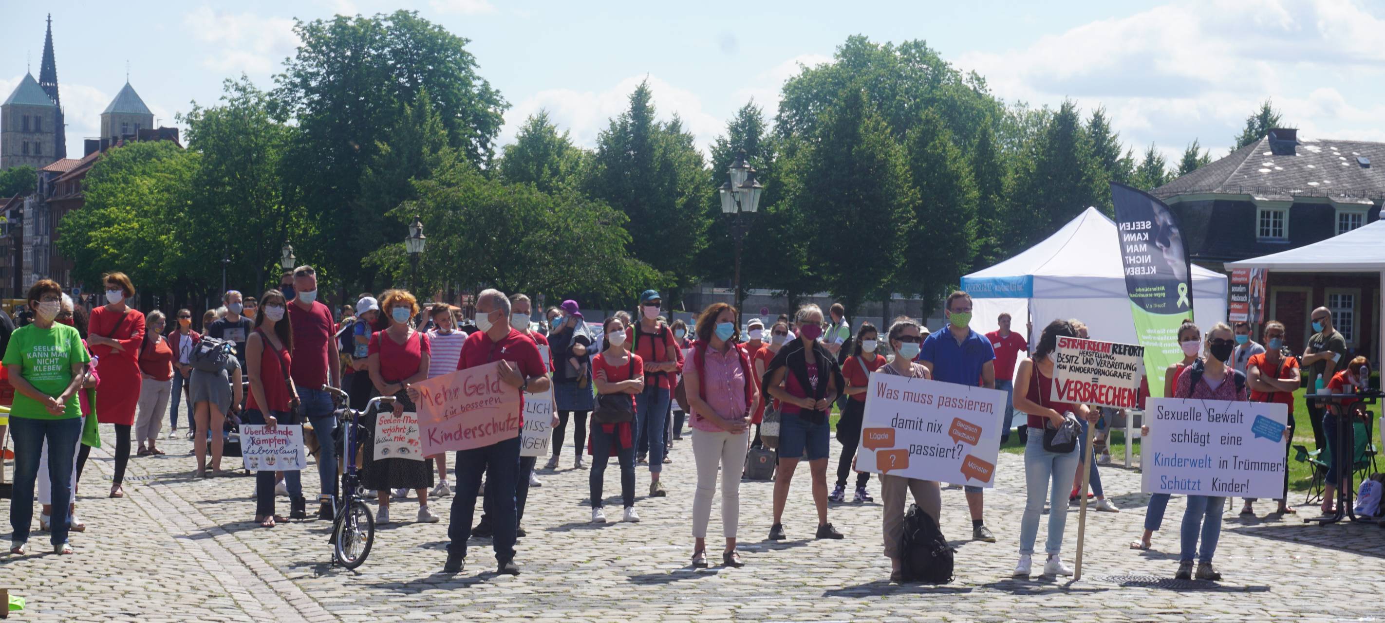 Zwei Demos gegen Kindesmissbrauch in Münster