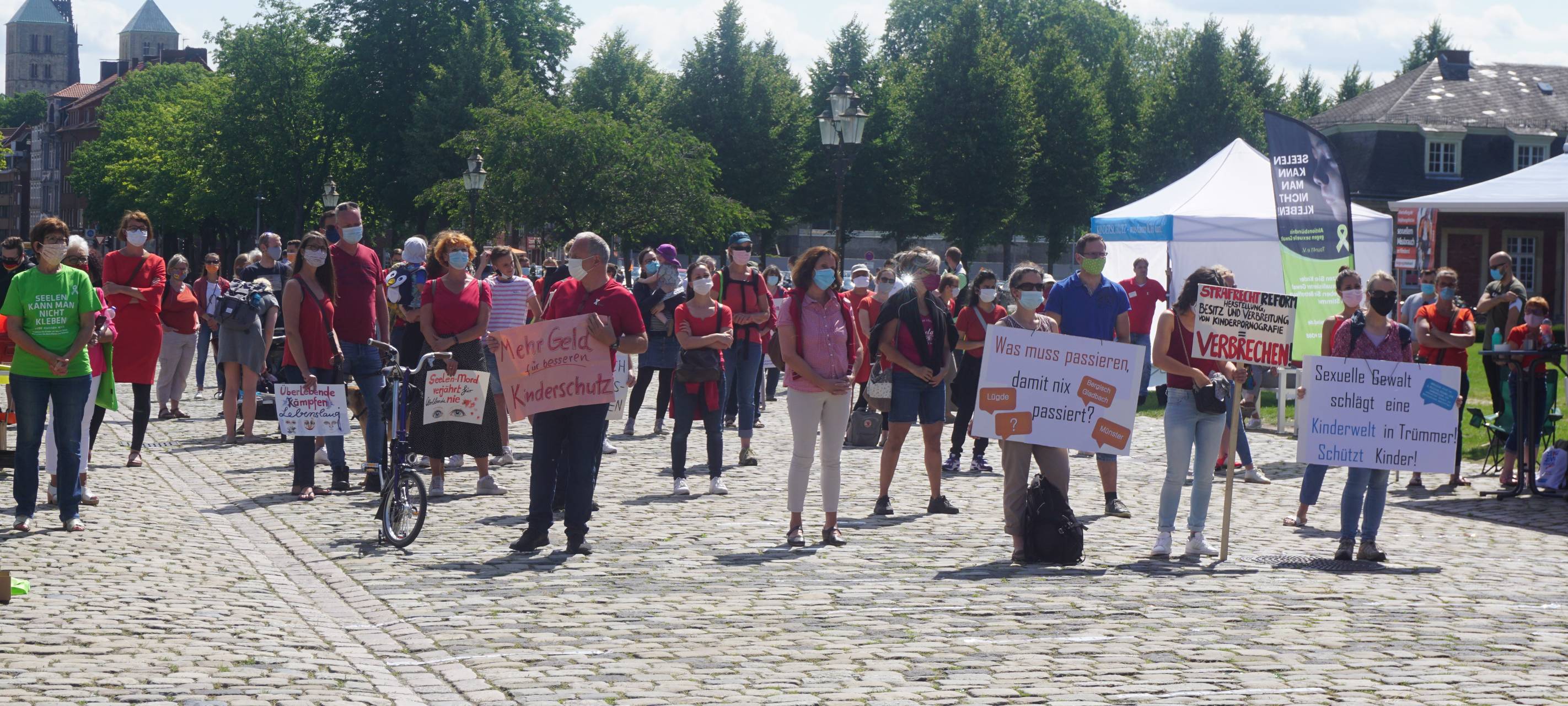Zwei Demos gegen Kindesmissbrauch in Münster