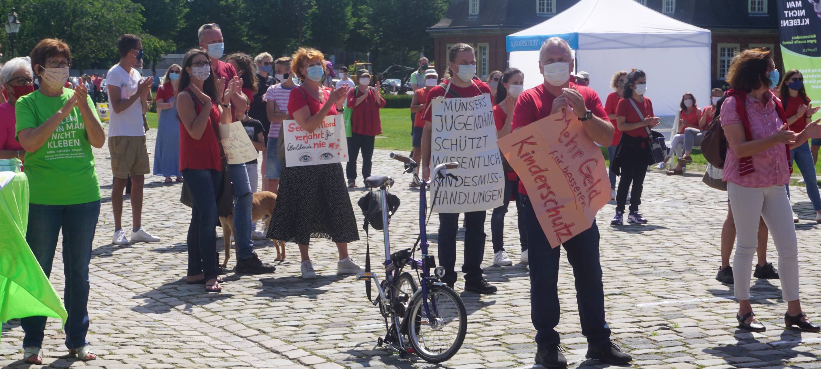 Zwei Demos gegen Kindesmissbrauch in Münster