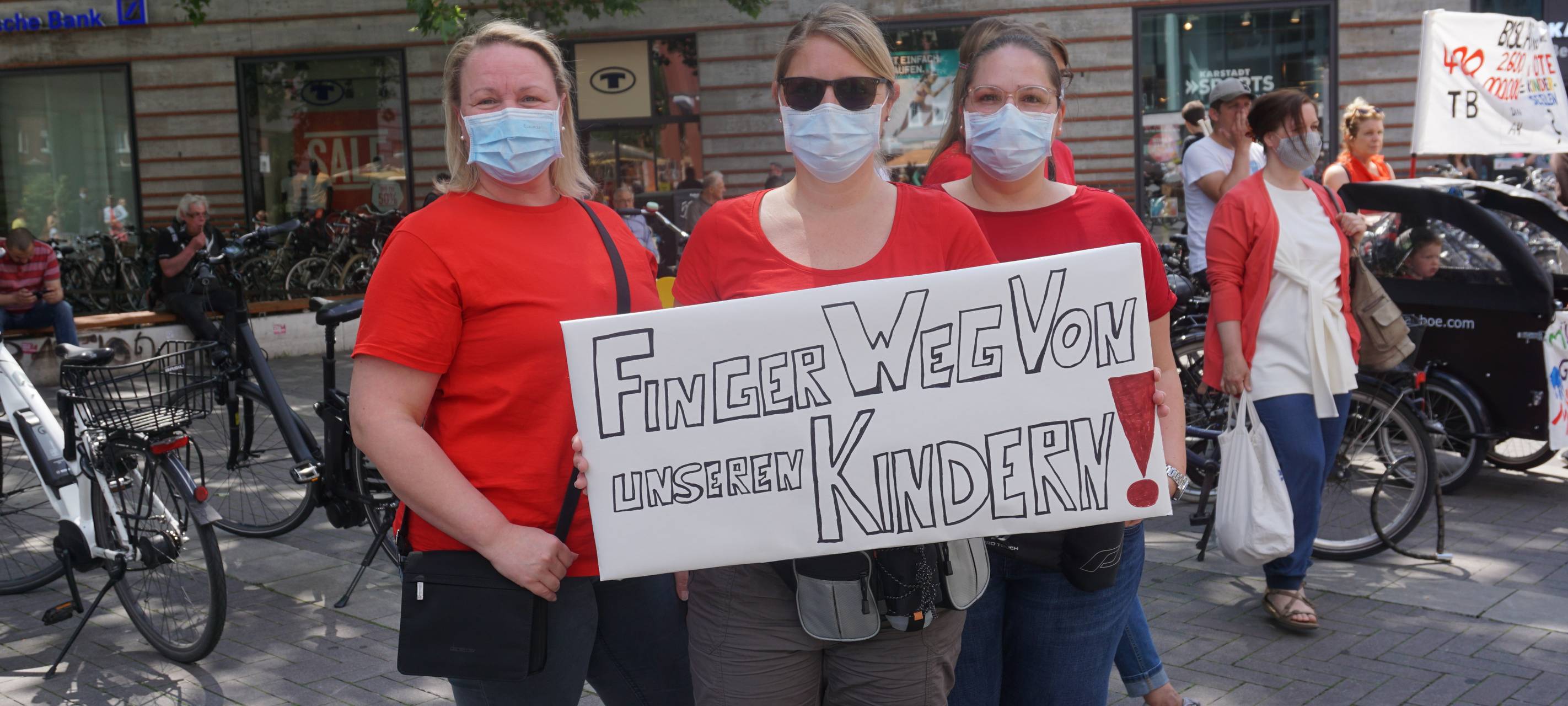 Zwei Demos gegen Kindesmissbrauch in Münster