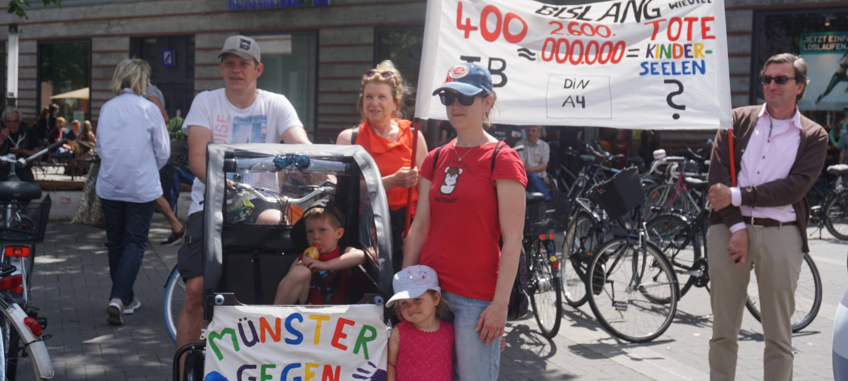 Zwei Demos gegen Kindesmissbrauch in Münster