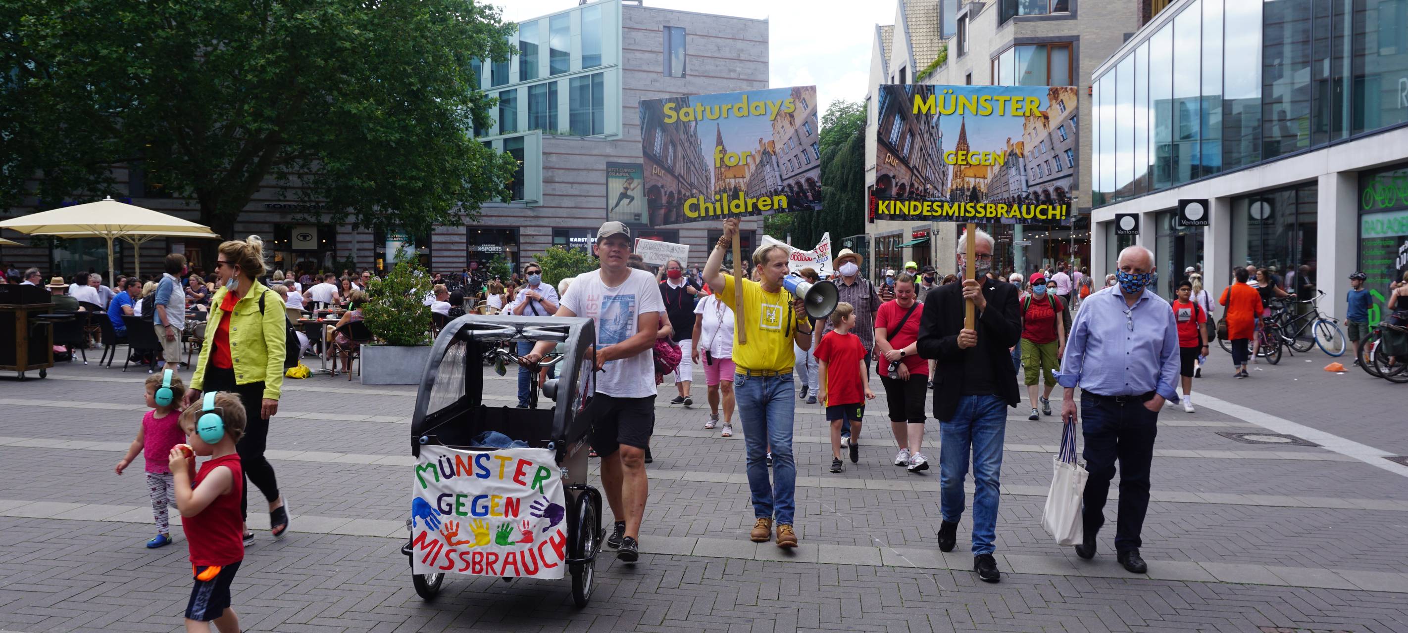 Zwei Demos gegen Kindesmissbrauch in Münster