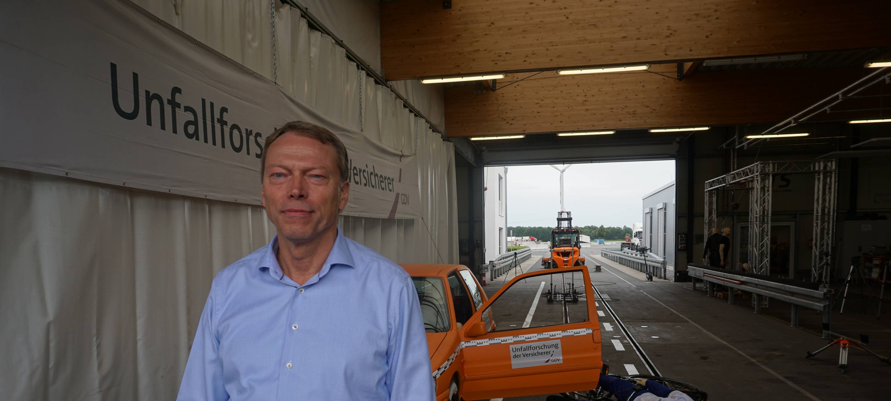 Parkende Autos gefährden Sicherheit von Fußgängern und Radfahrern