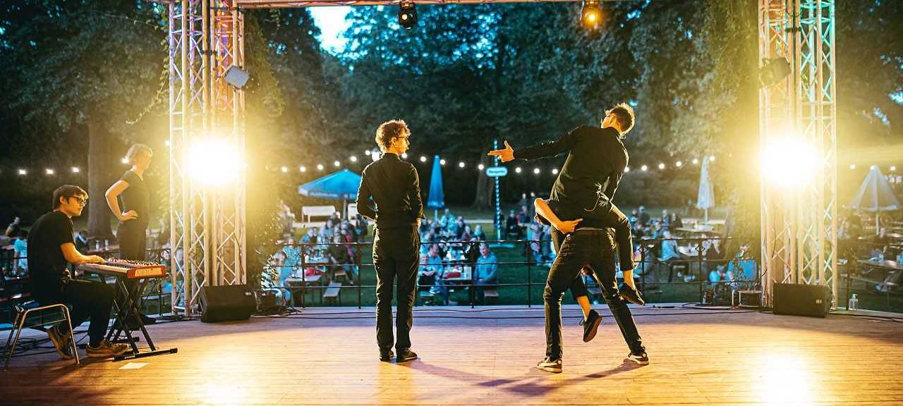 Improtheater: Jeden Freitag im Schlossgarten