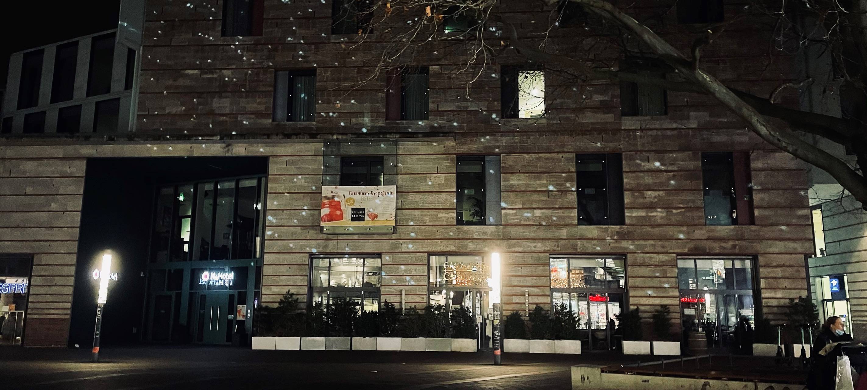 Erster Advent: Innenstadt empfängt uns mit Schneeflocken