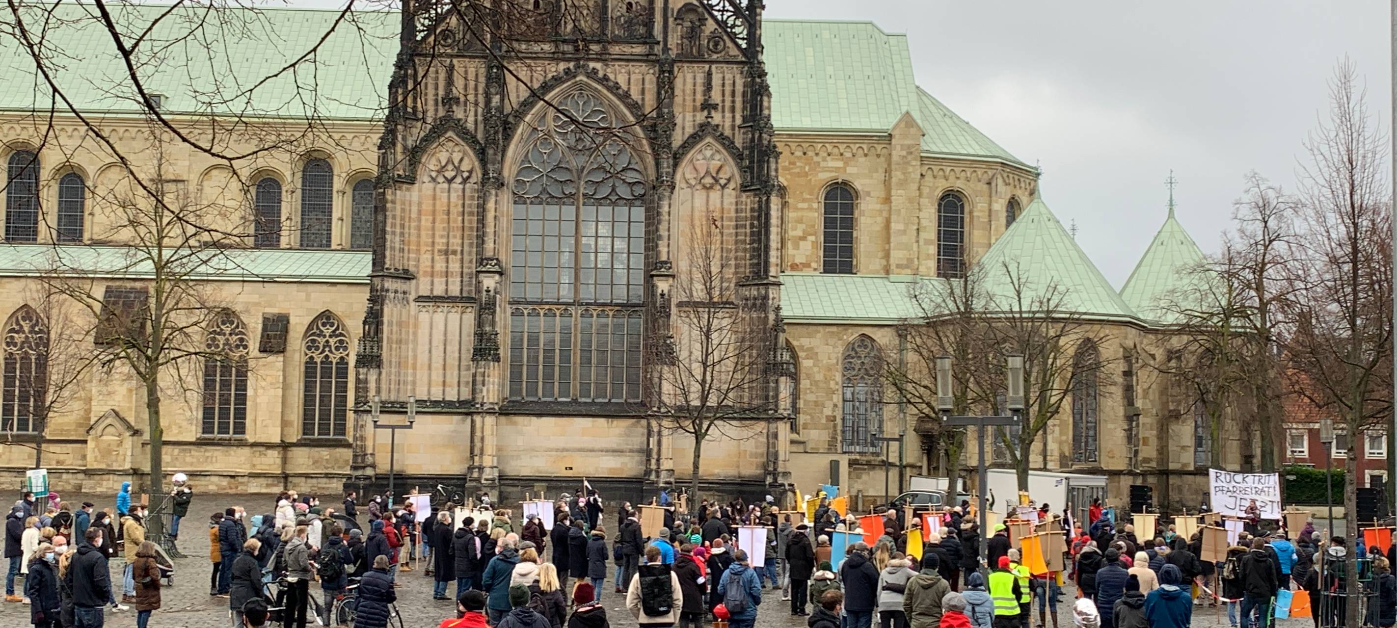 St. Stephanus Gemeinde demonstriert für den Verbleib von Pfarrer Laufmöller