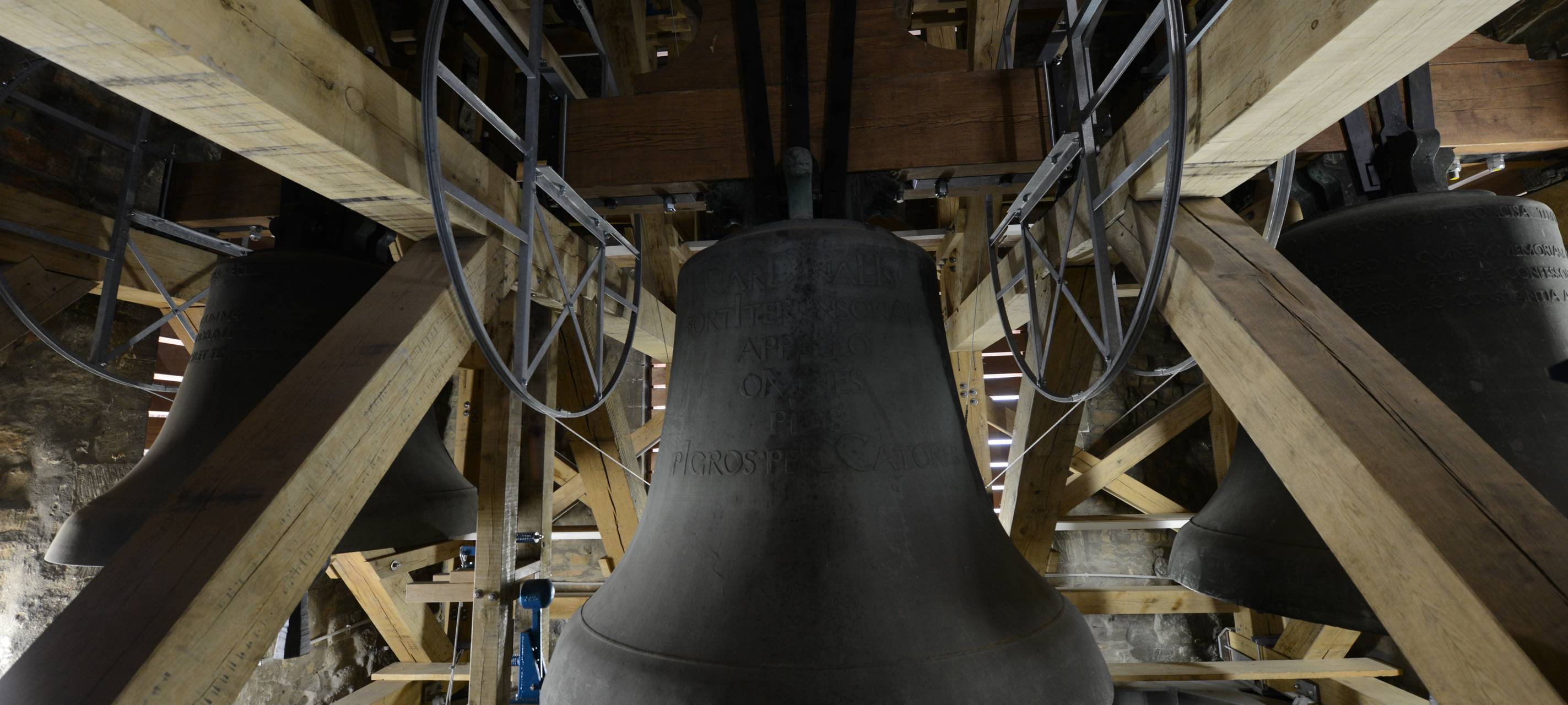 Glocken läuten in der Silvesternacht