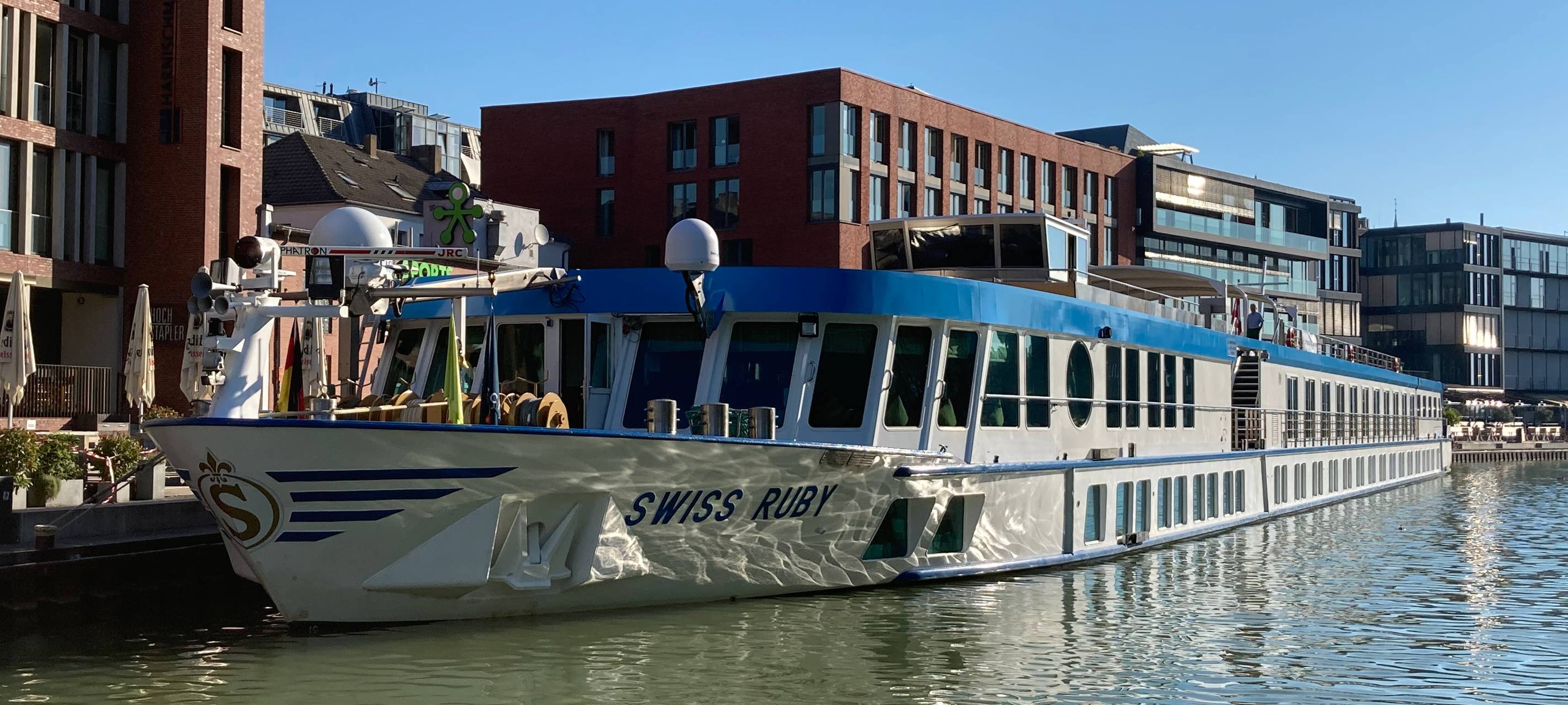 Kreuzfahrtschiff kommt wieder