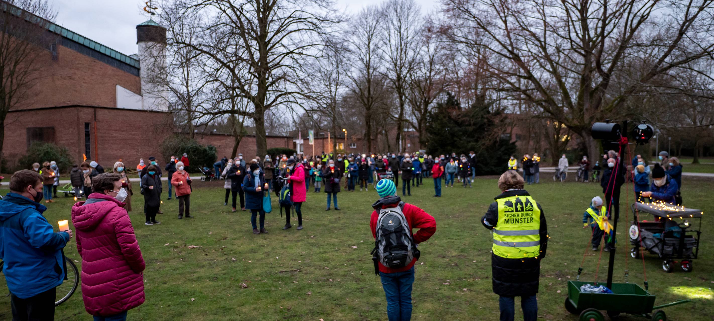 Fackelzug für den Verbleib von Pastor Laufmöller