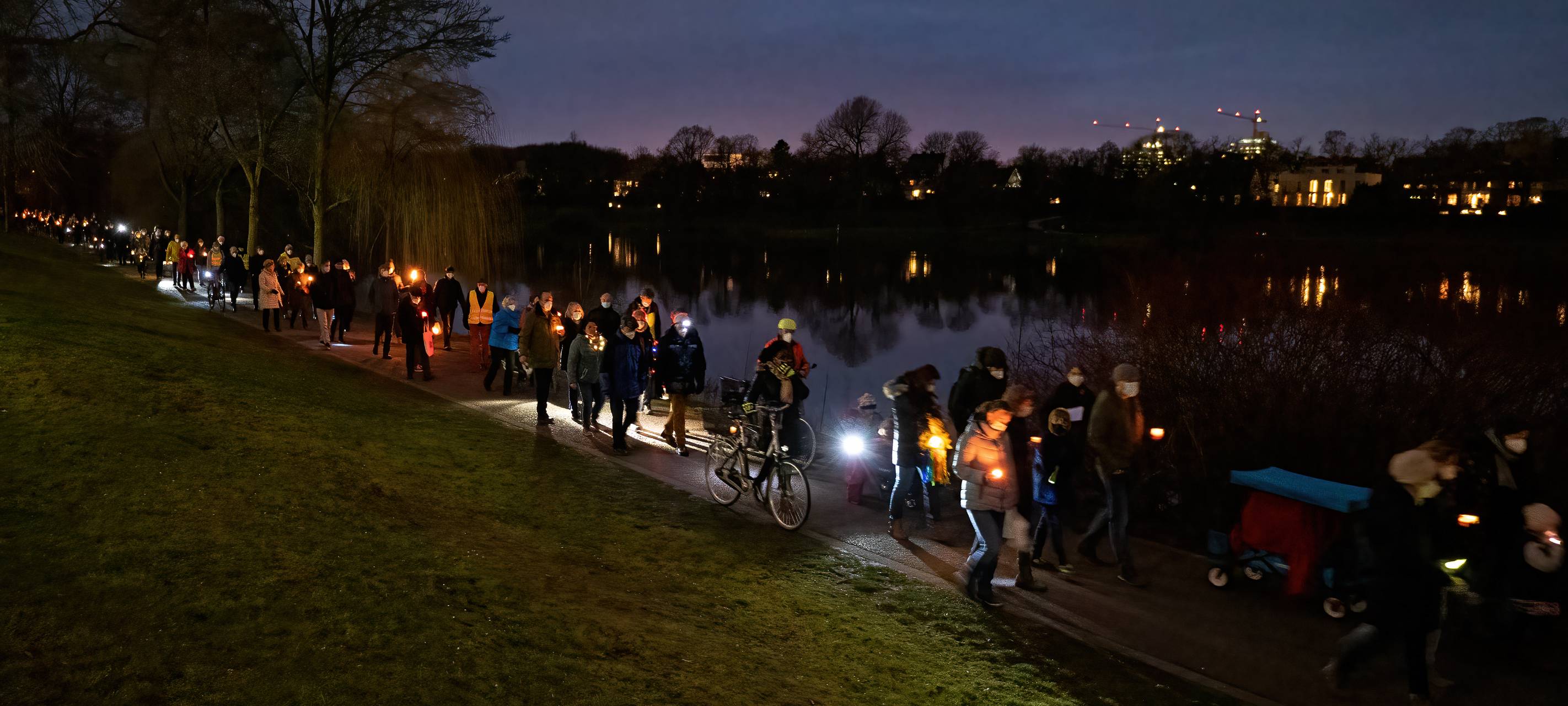 Fackelzug für den Verbleib von Pastor Laufmöller
