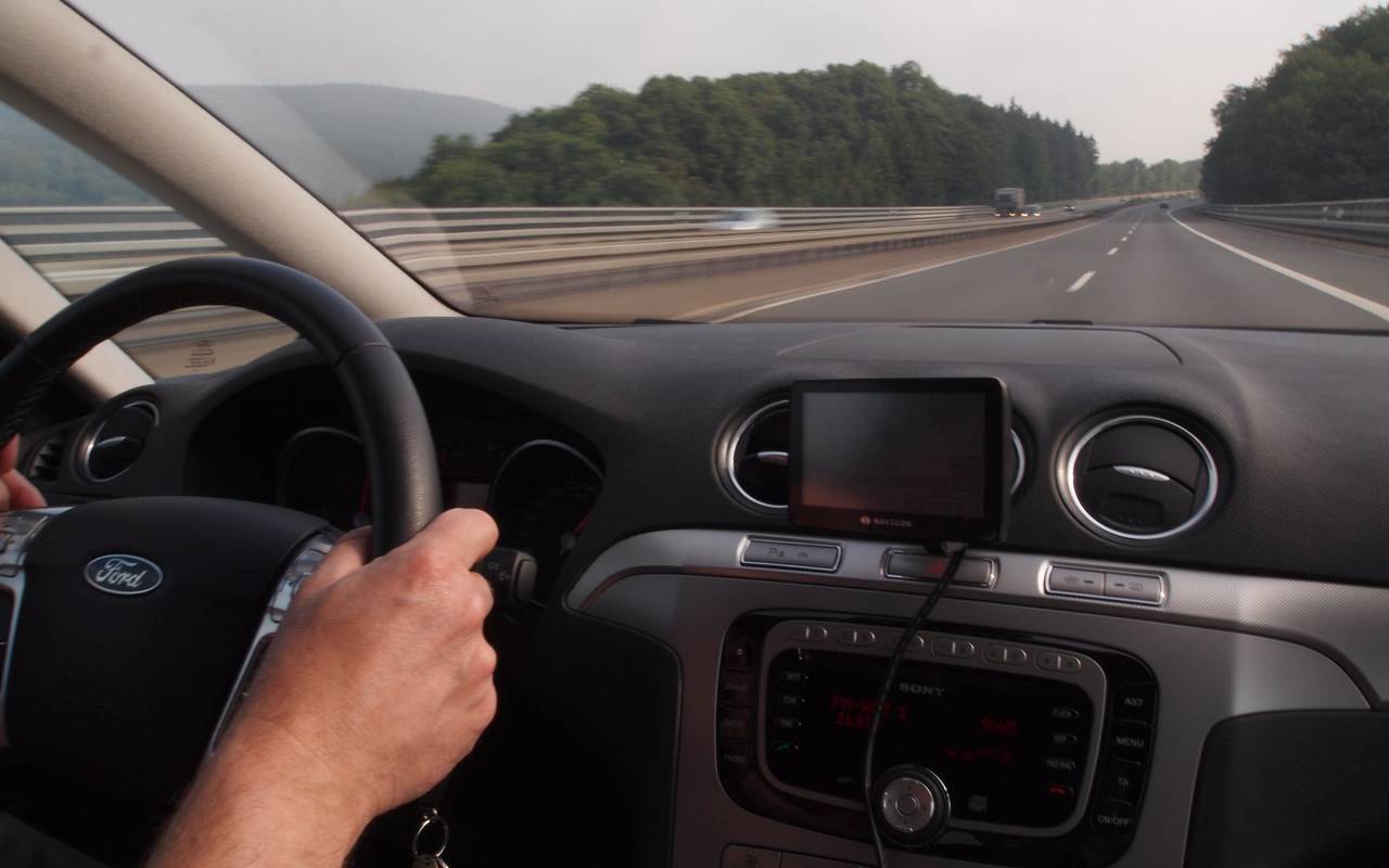 Auto auf Autobahn-Symbol