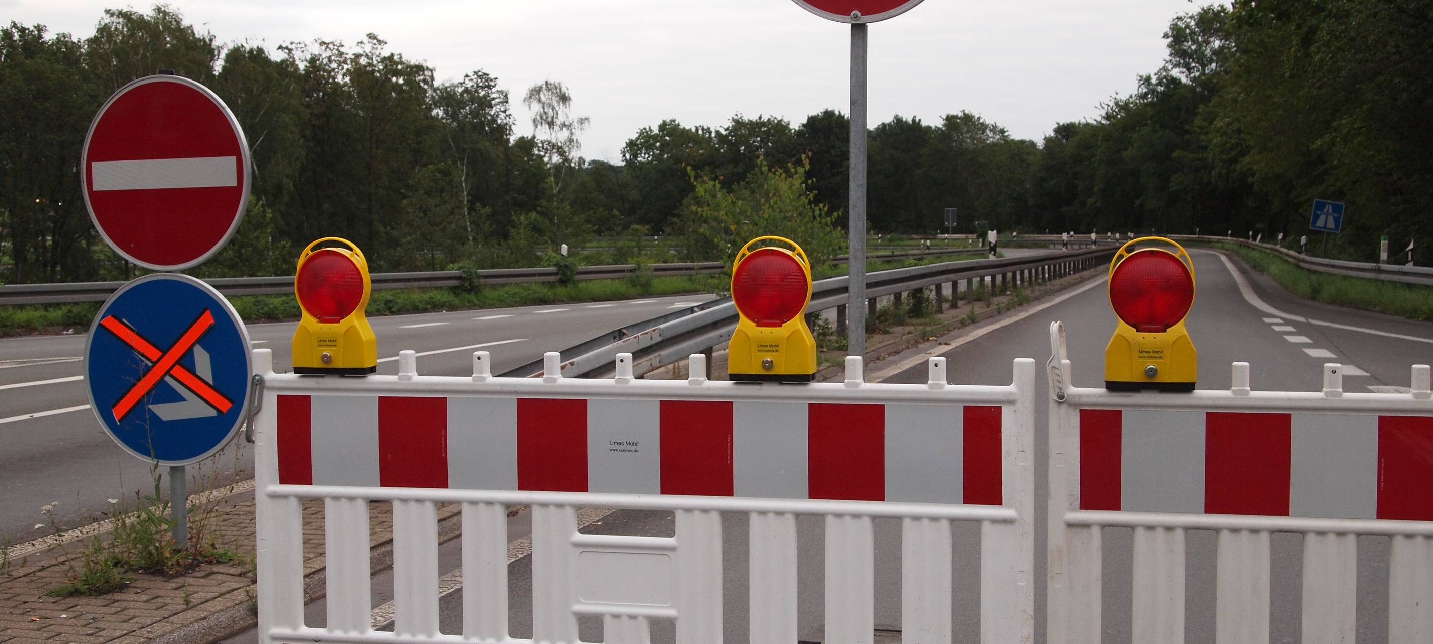 A 1 teilweise gesperrt