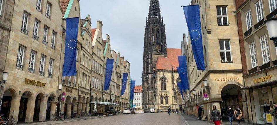 Europaflaggen gegen die AfD
