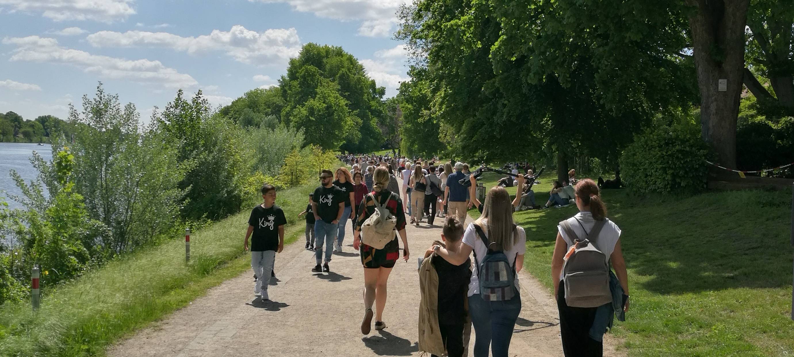Sonne und Corona-Lockerungen ziehen viele Menschen nach Münster
