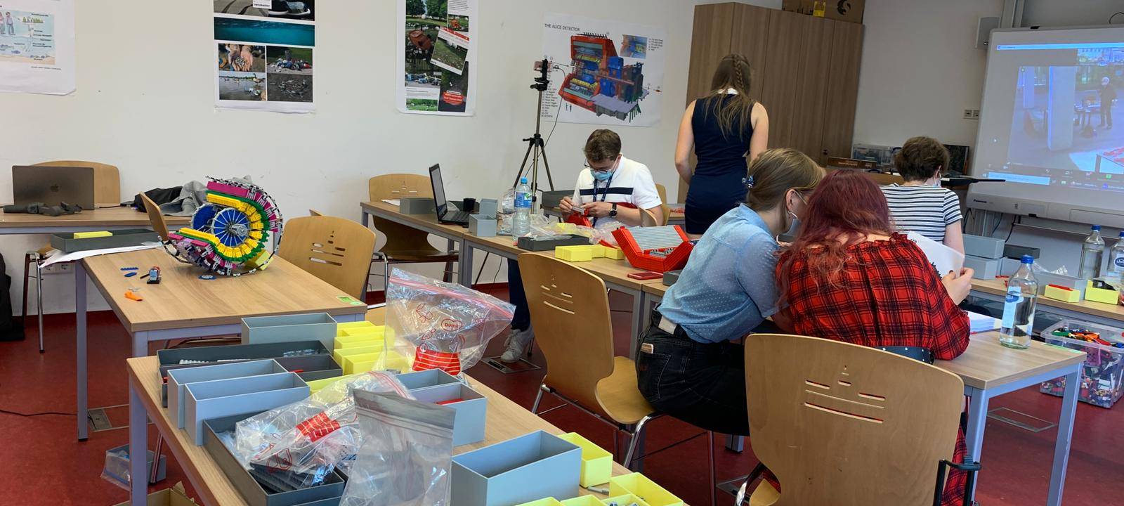 Teilchenbeschleuniger-Modell aus 16.000 Legosteinen