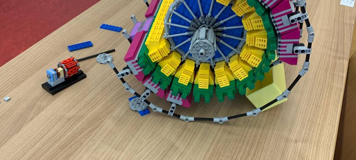 Teilchenbeschleuniger-Modell aus 16.000 Legosteinen