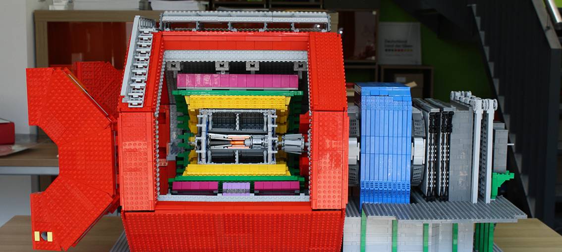 Teilchenbeschleuniger-Modell aus 16.000 Legosteinen