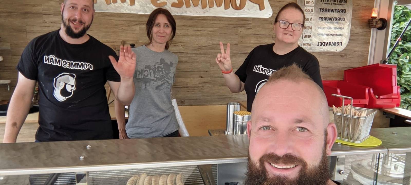 Pommes Män hilft im Ahrtal