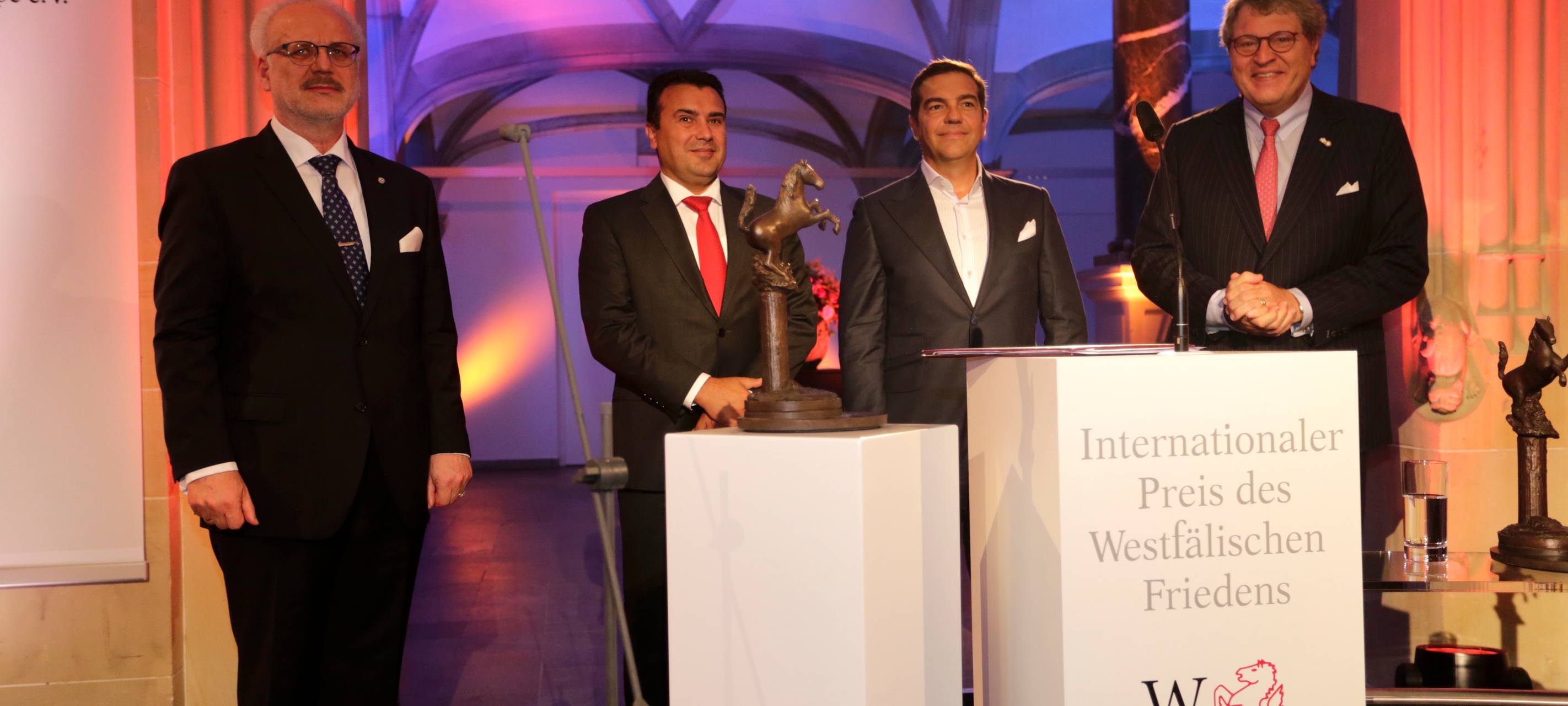 Preisübergabe im LWL-Museum(v.l. Egil Levits, Zoran Zaev, Alexis Tsipras, Reinhard Zinkann)