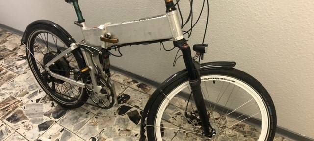 Motor-Fahrrad auf der Überholspur