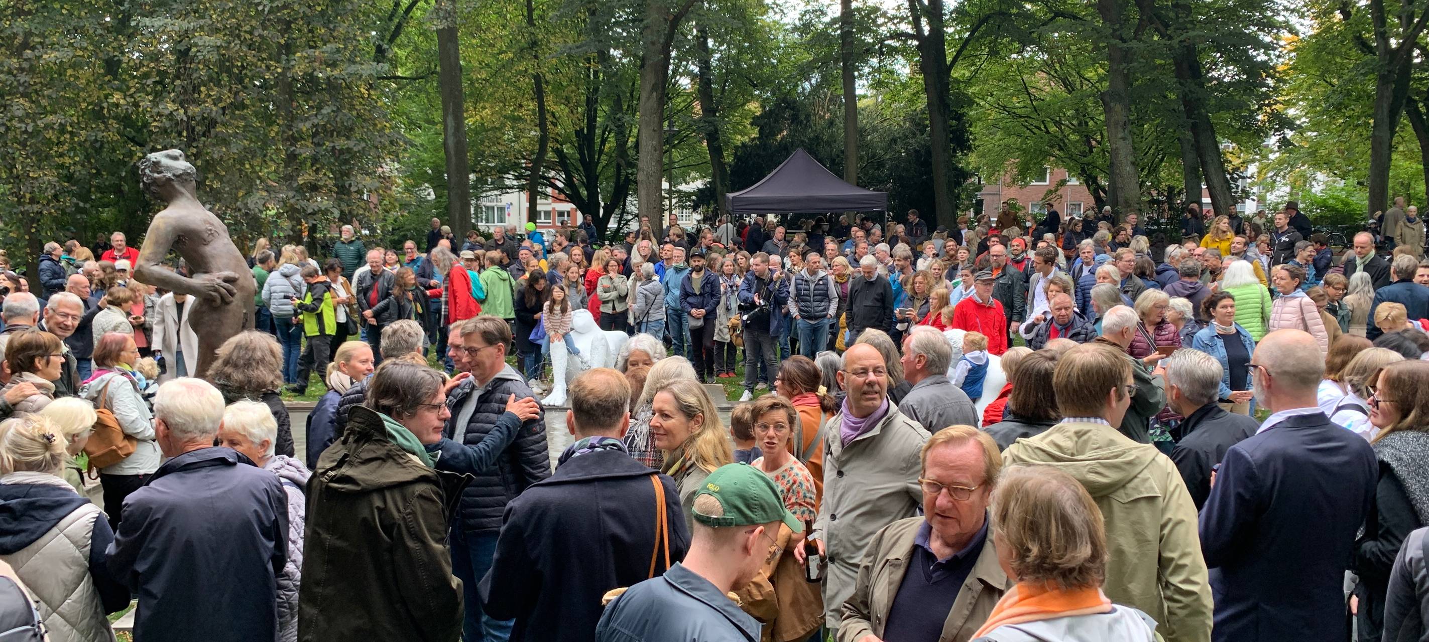 1.000 Menschen bei Brunnen-Eröffnung