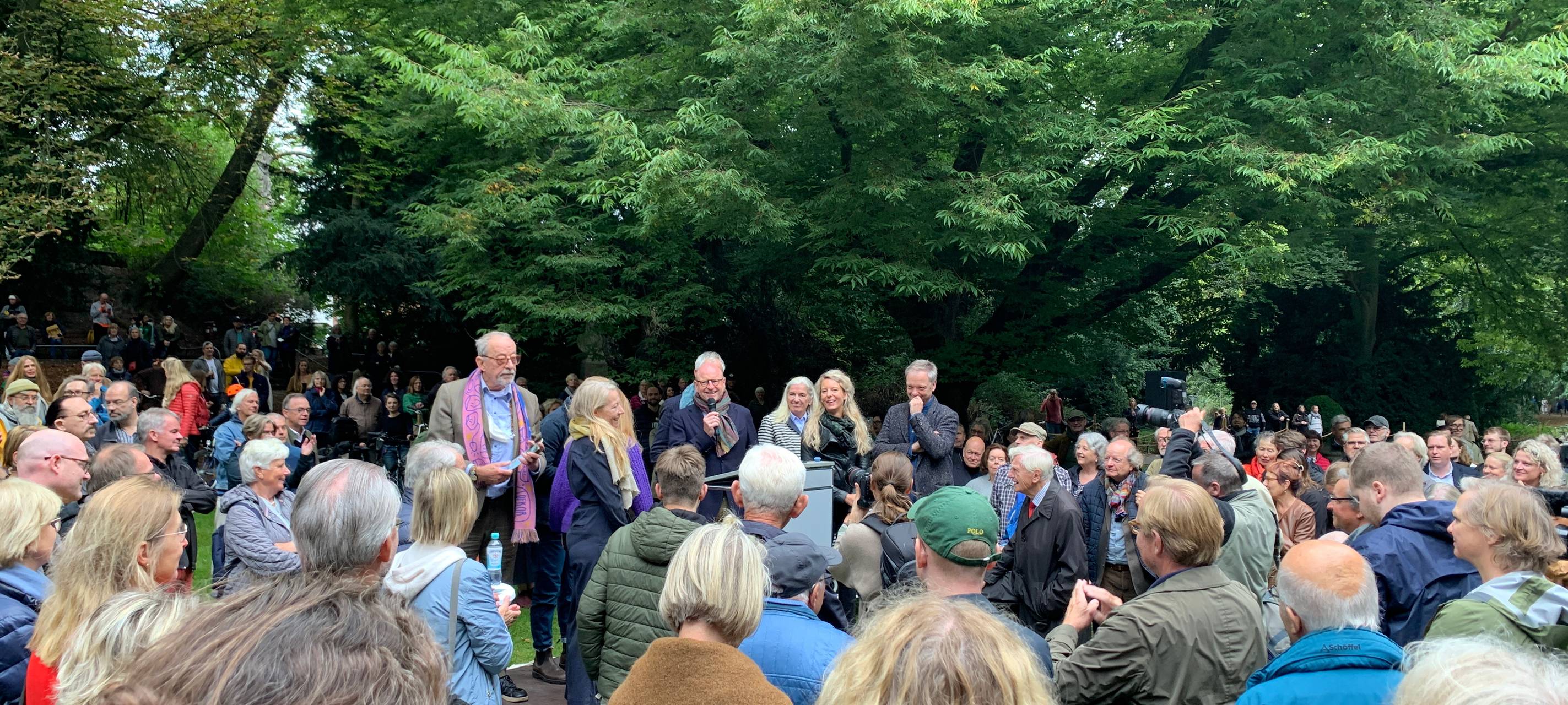 1.000 Menschen bei Brunnen-Eröffnung