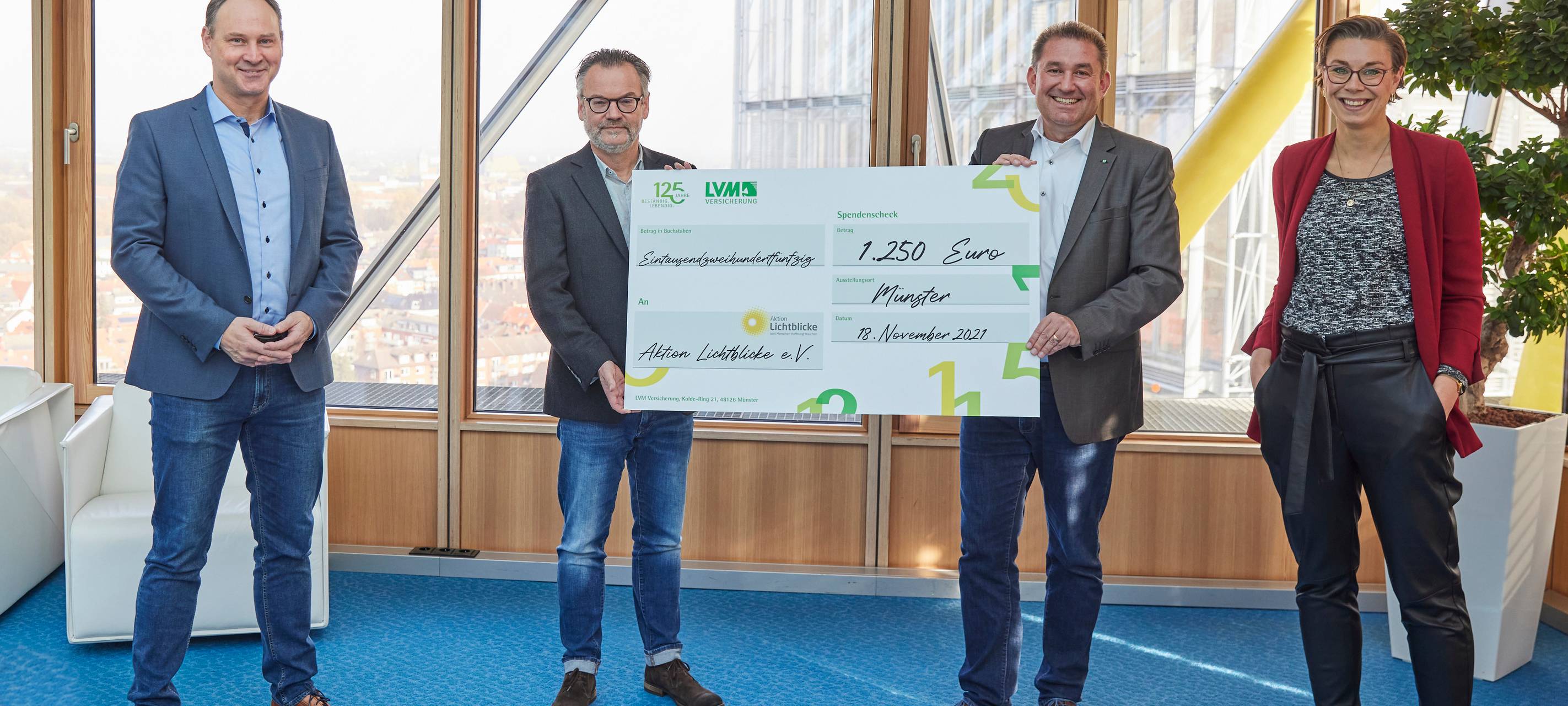 LVM-Spende für Aktion Lichtblicke