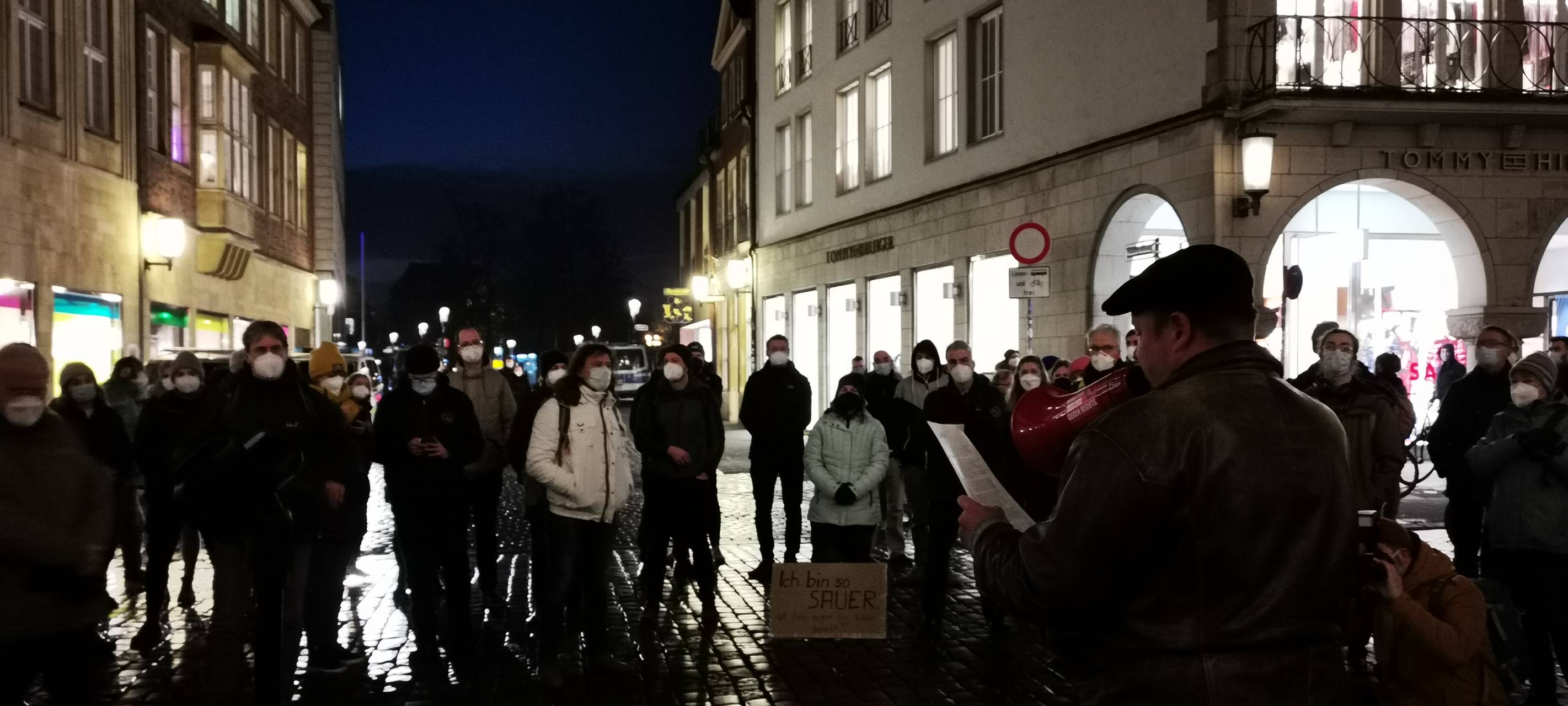 Proteste für und gegen Corona-Maßnahmen