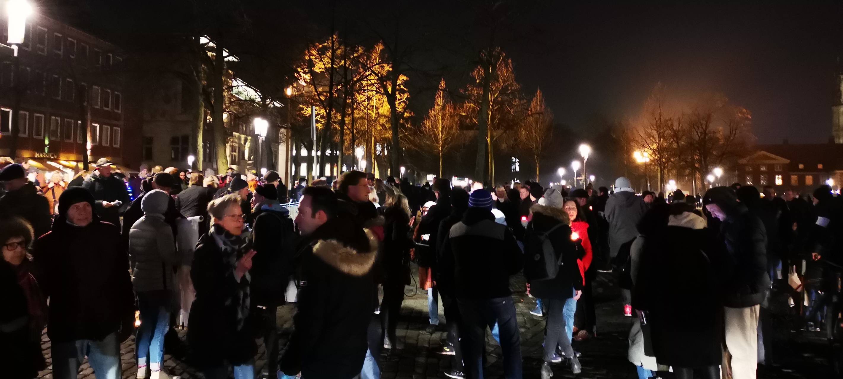 Proteste für und gegen Corona-Maßnahmen