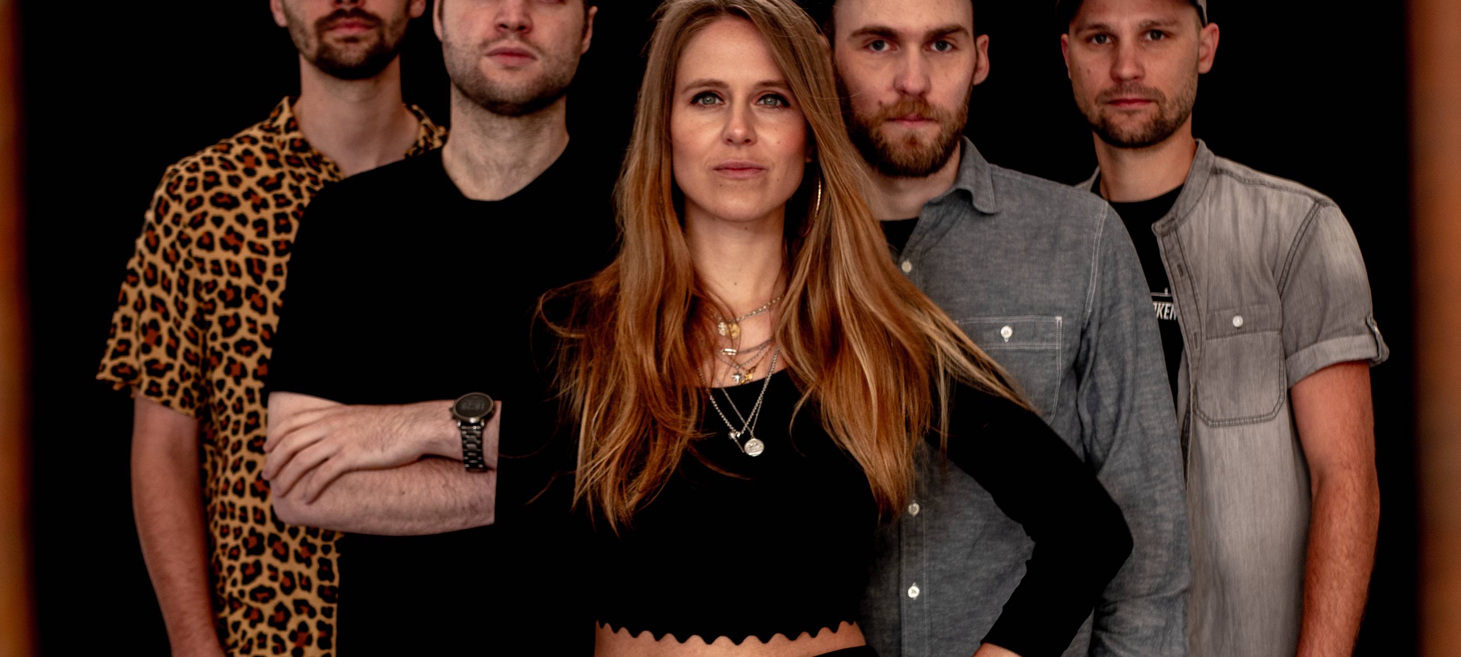 "So klingt zu Hause": Blacklight Beauty