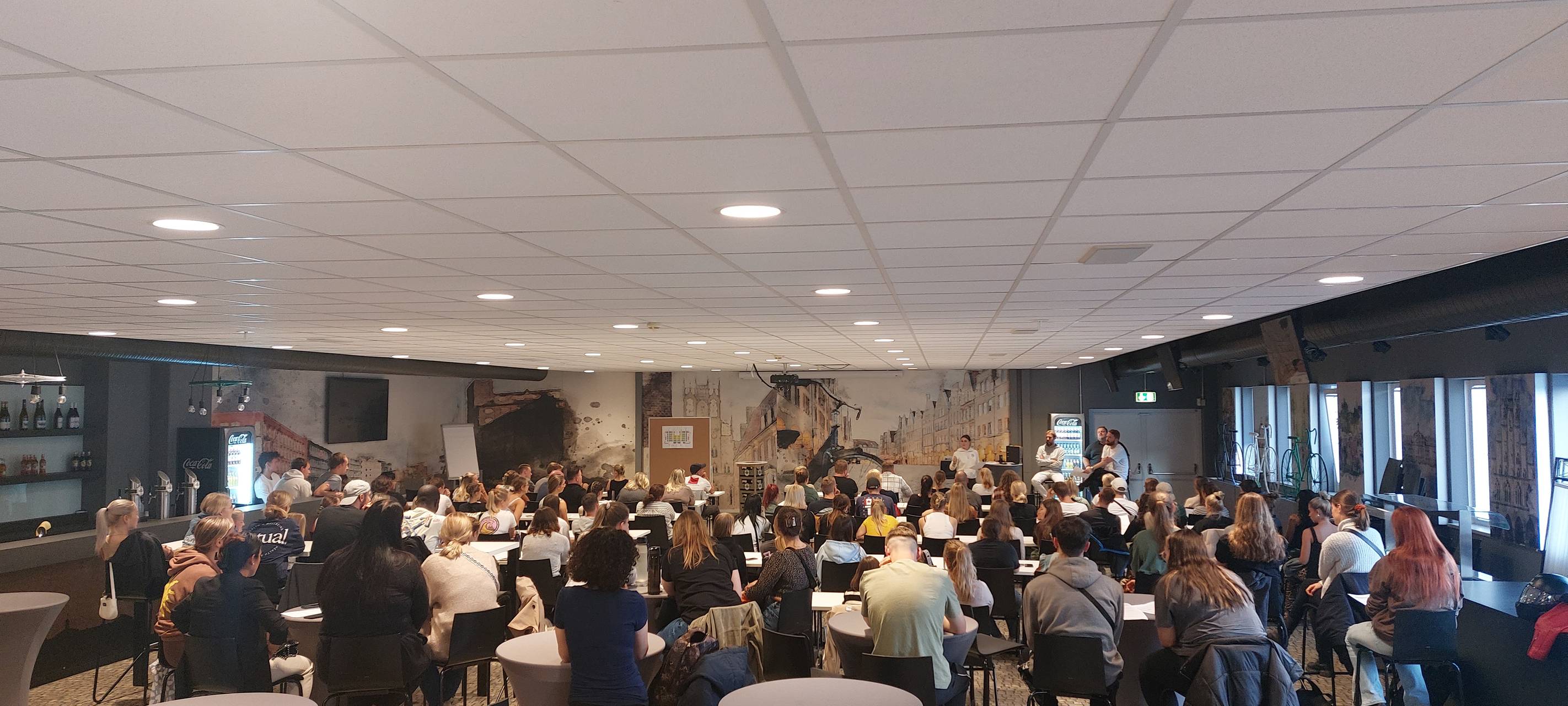 2 1/2 Stunden lang wurde den Servicekräften alles wichtige erklärt.