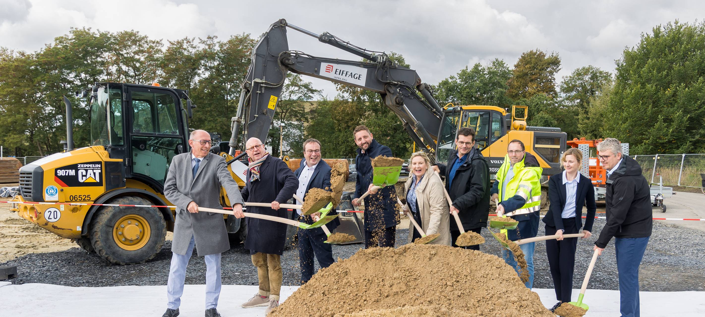 Prof. Markus Schröder, Oberbürgermeister Markus Lewe, Umweltminister Oliver Krischer, Stadtbaurat Robin Denstorff, Landtagsabgeordnete Simone Wendland, Peter Krekeler vom Amt für Mobilität und Tiefbau, Gerrit Grannemann von der Bezirksregierung, Heike Nentwig und Sven Heider von der NRW-Bank (v.l.)