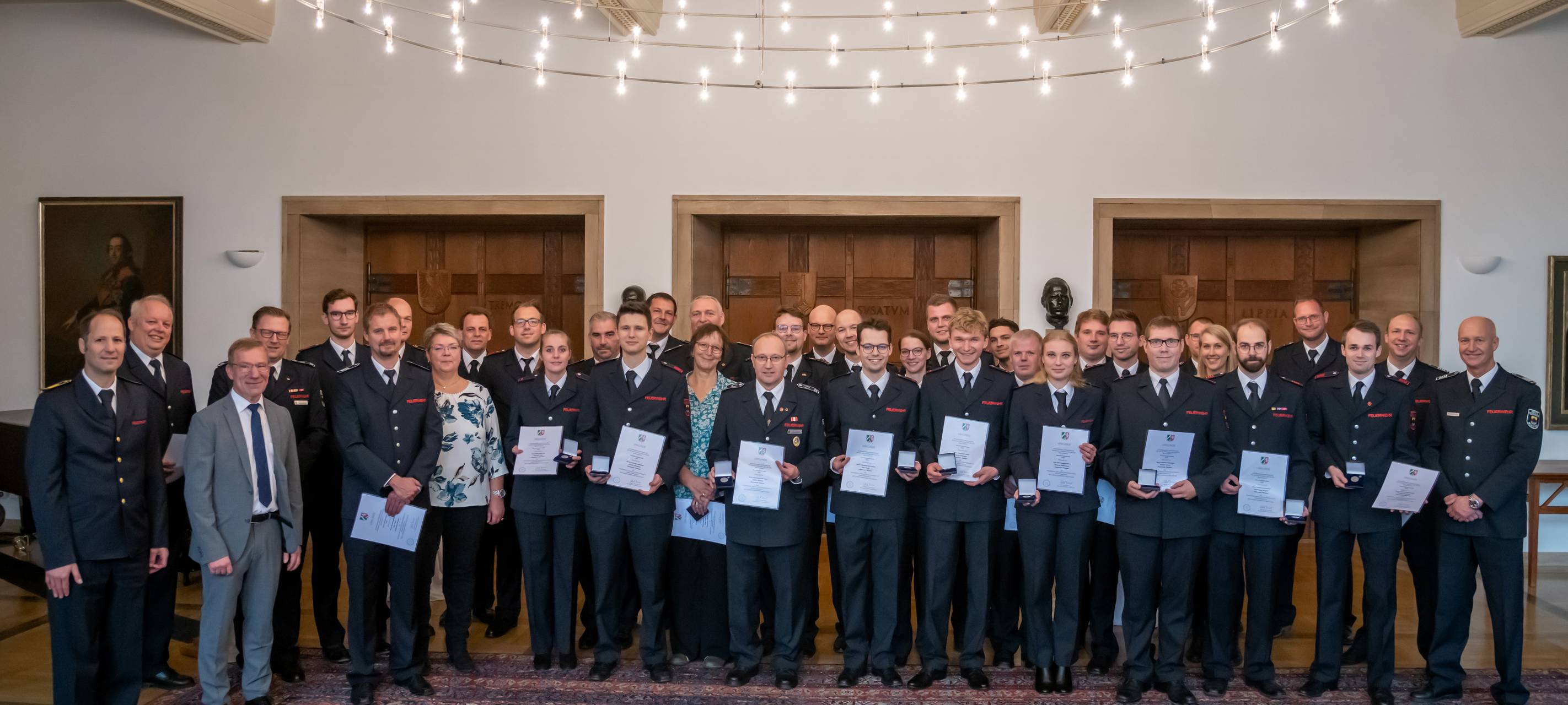 Helfer:innen erhalten Ehrenmedaille