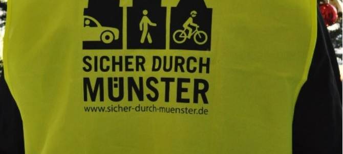 Warnwesten werden verteilt