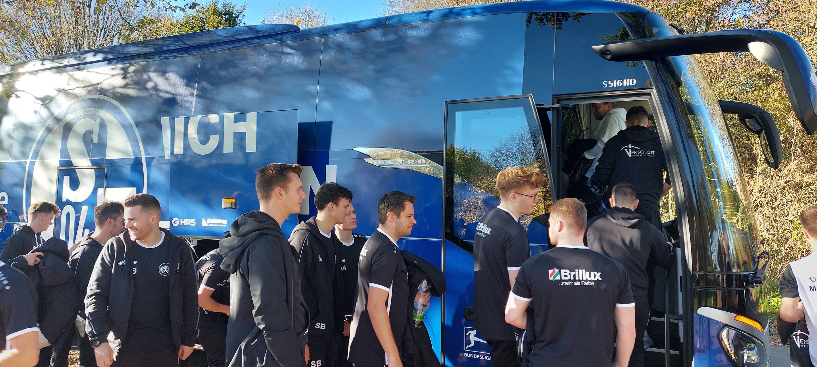 Mit dem Mannschaftsbus ging es in Richtung Ruhrgebiet