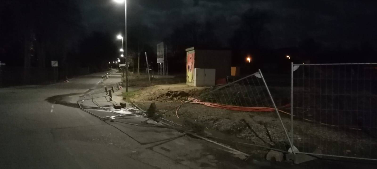 Flackernde Straßenlaternen