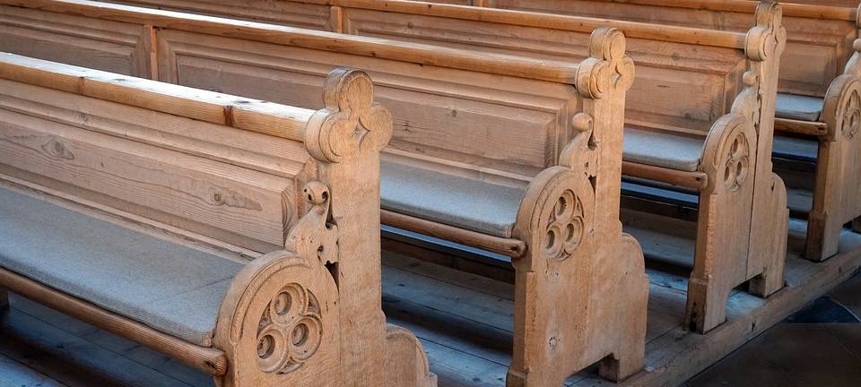 Gemeinde gibt zwei Kirchen auf