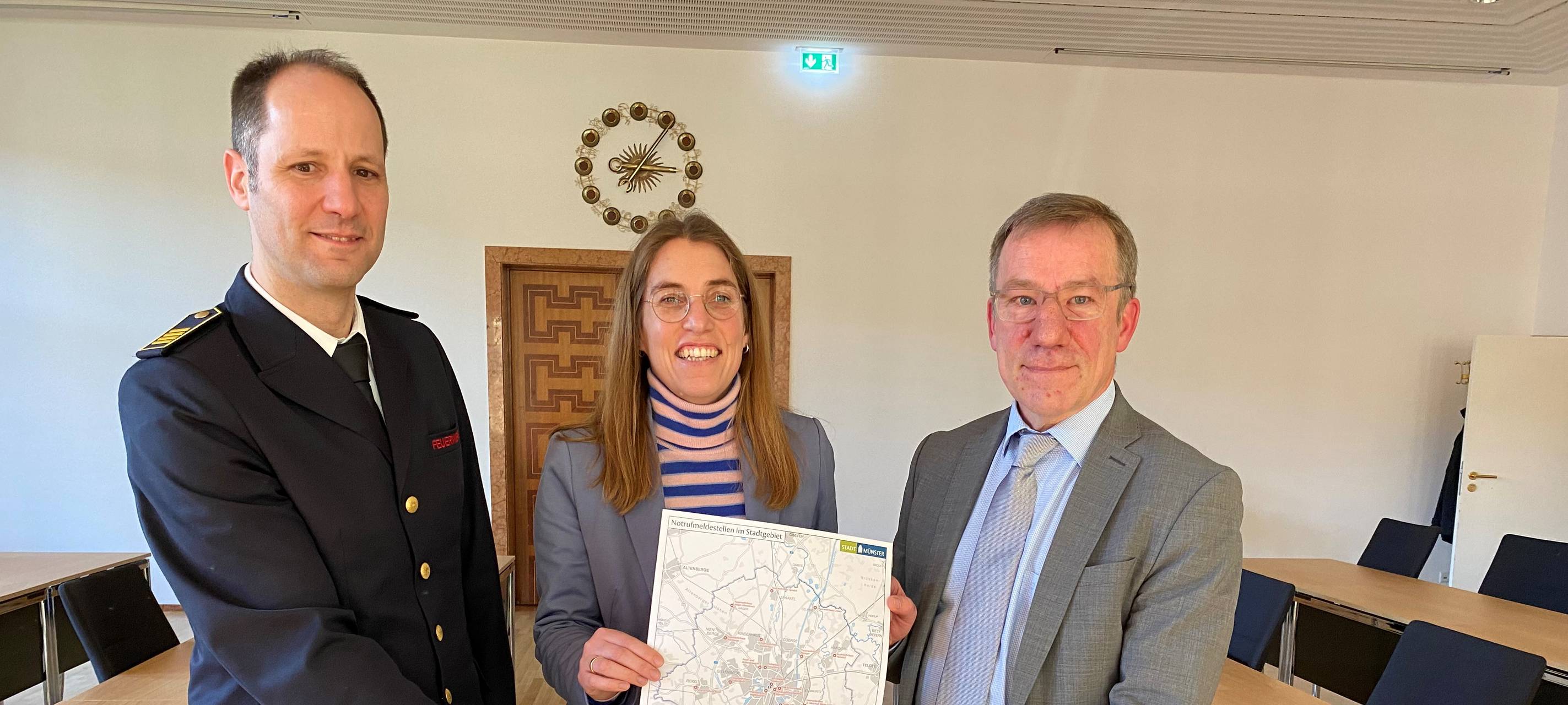 Münsters Feuerwehr Chef Gottfried Wingler-Scholz, Sozialdezernentin Cornelia Wilkens, Krisenstabsleiter Wolfgang Heuer (v.l.)