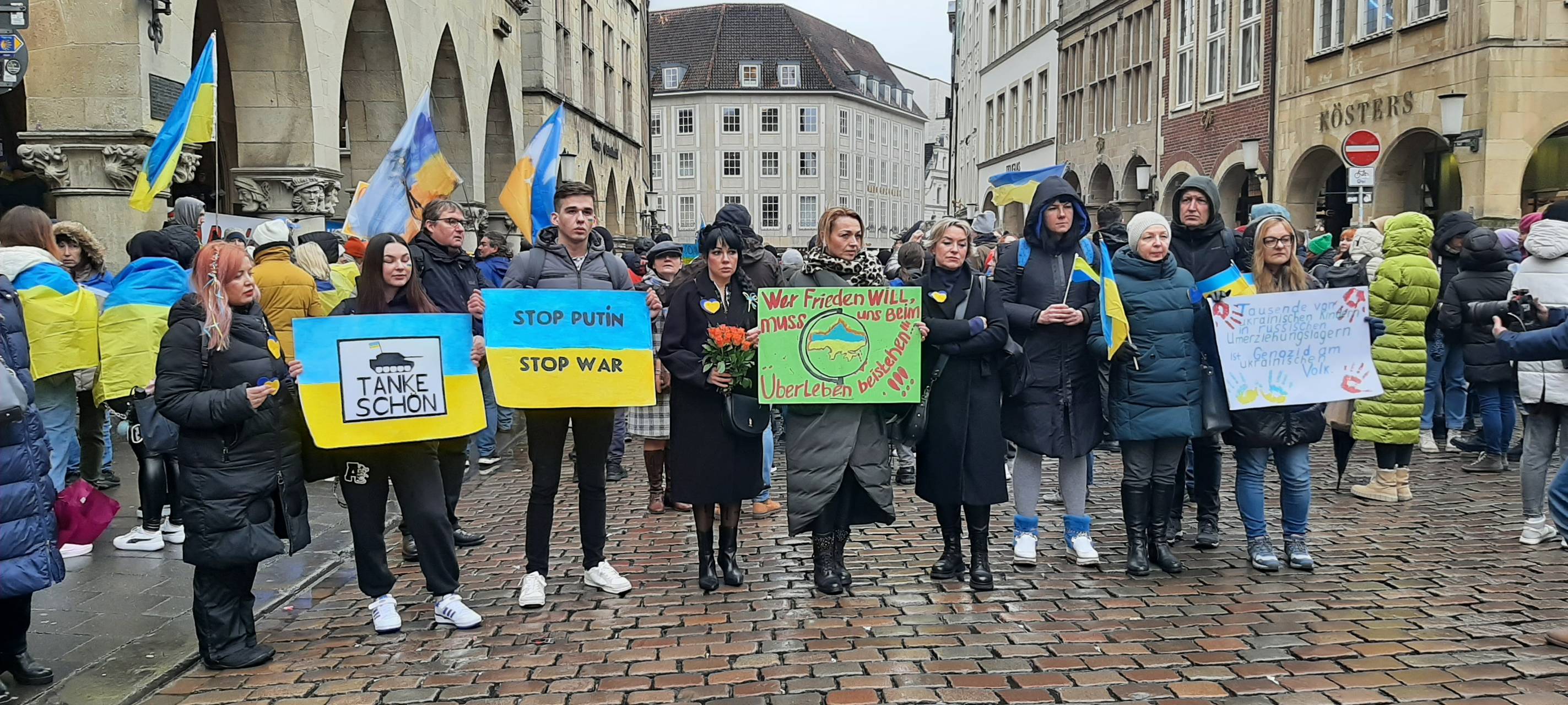 Menschenkette lückenhaft